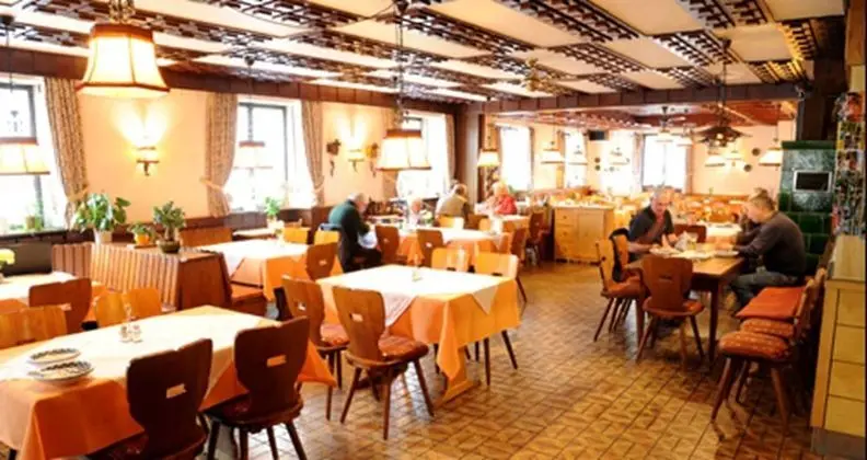 Hotel Restaurant Pension Krone Post - Yerinde Yemek