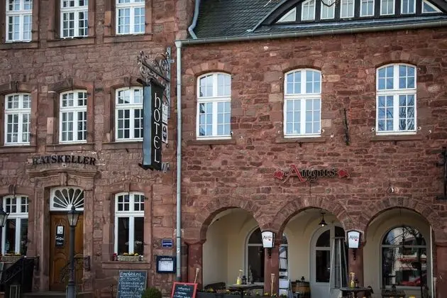 Hotel & Restaurant Ratskeller Nideggen - Dış Mekan