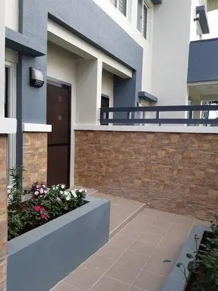 Restful 3BR Hillside Duplex - Dış Mekan