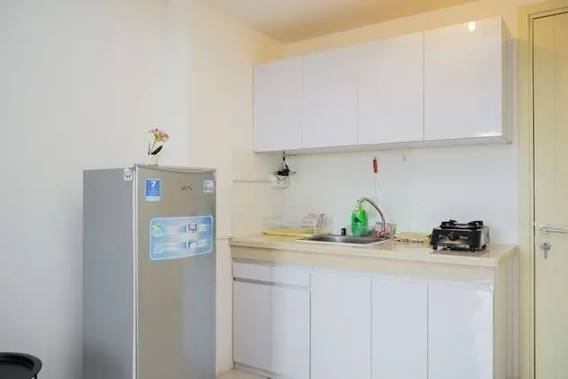 Restful And Cozy 2Br Apartment At M-Town Residence - Mutfak