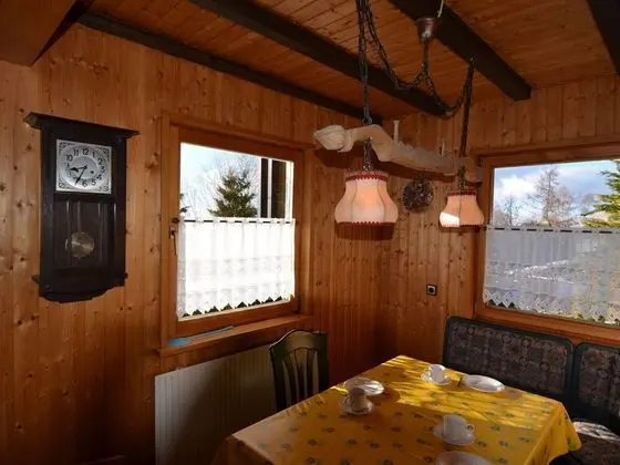 Restful Holiday Home in Deilingen With Terrace, Garden & Views - Yerinde Yemek