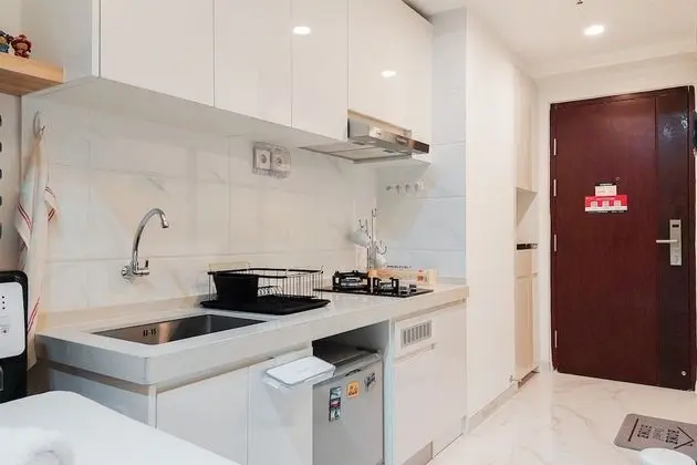 Restful Studio Room At Sky House Bsd Apartment - Mutfak