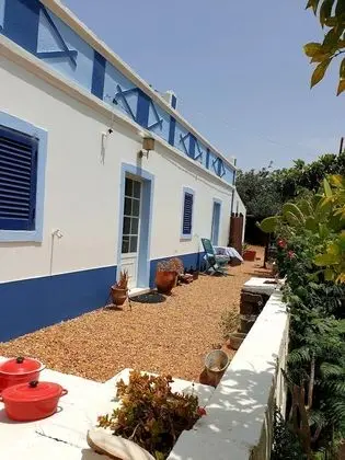 Restored 2 Bedroom Farmhouse - Aircon Wifi Plunge Pool