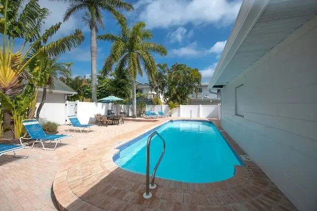 The Retreat at Anna Maria Island Inn - Havuz