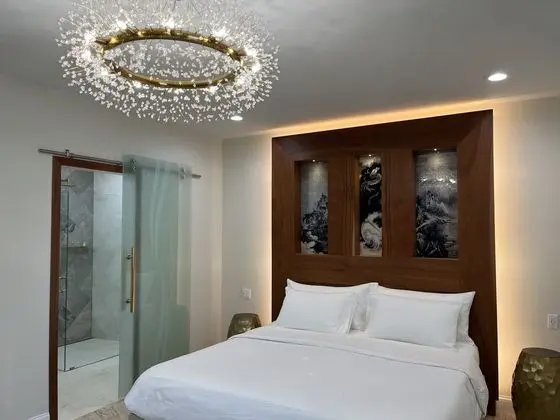 Retreat at Crystal Manatee - Öne Çıkan Resim