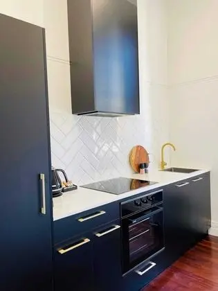Retro 1 Bedroom Apartment in Perth - Mutfak