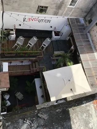 REV Boutique - Dış Mekan