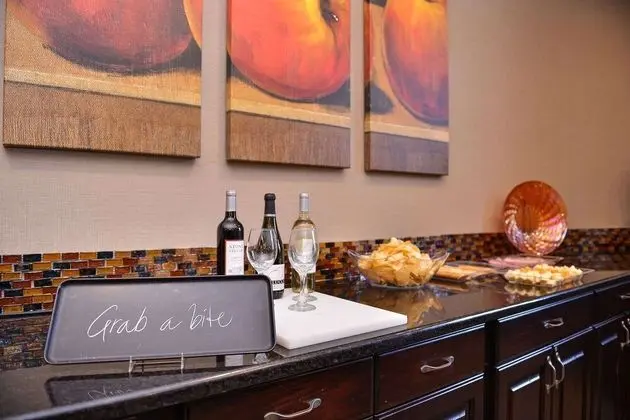 Revel Hotel Minot, SureStay Collection by Best Western - Lobi