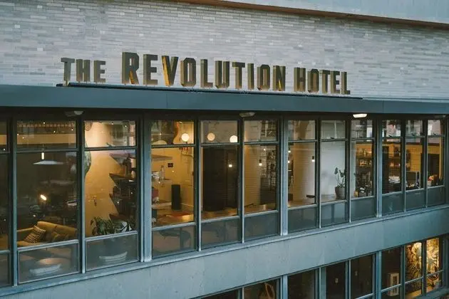The Revolution Hotel - Dış Mekan