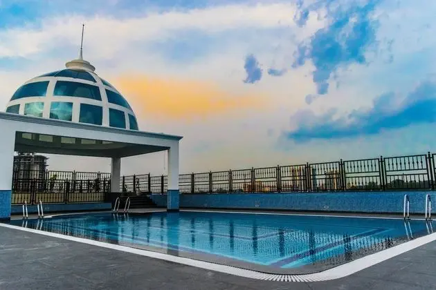 RG Royal Hotel and Convention - Havuz