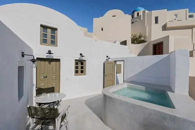 Rhenia's  Suites