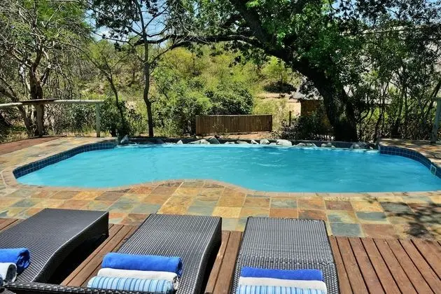 Rhino Post Safari Lodge
