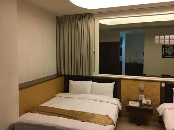 Ri Yue Hu Pan Hotel