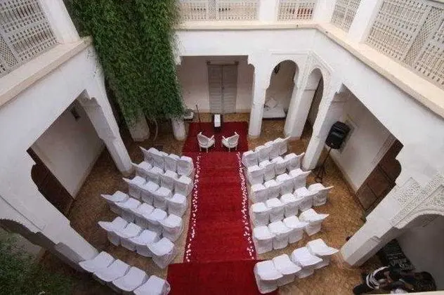Riad Al Jazira - İş / Konferans