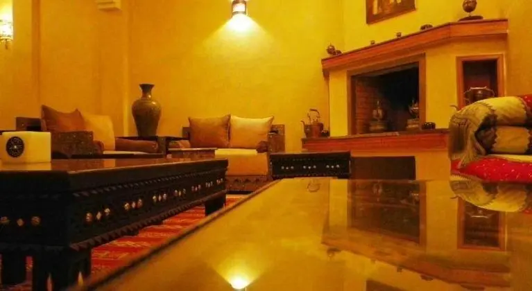 Riad Amya - Genel