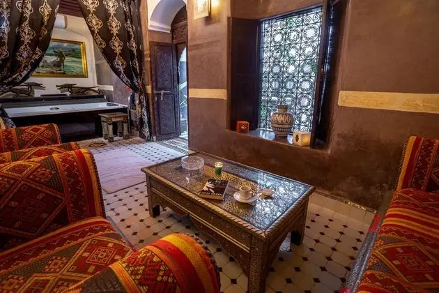 Riad Ben Tachfine - Lobi