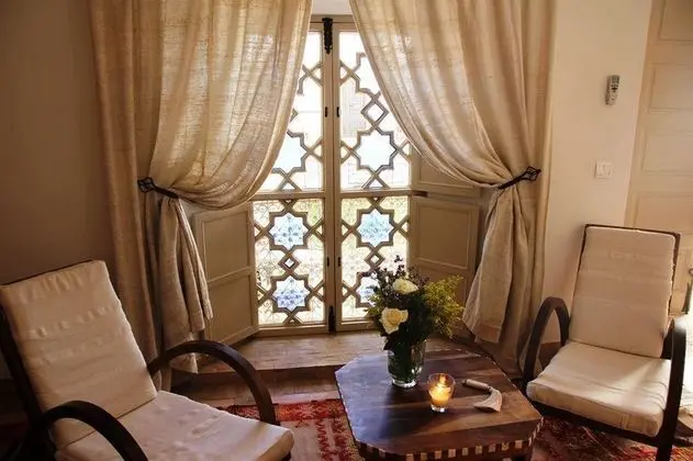 Riad Clementine - Genel
