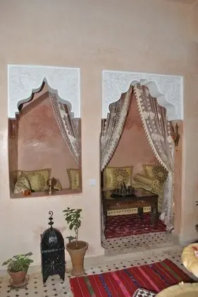 Riad Dantella - Lobi
