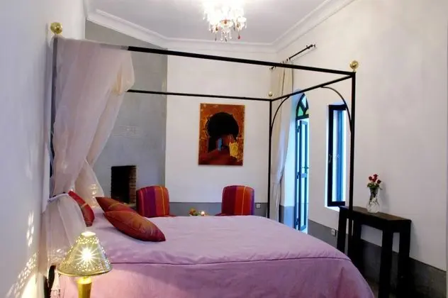 Riad Davia - Oda