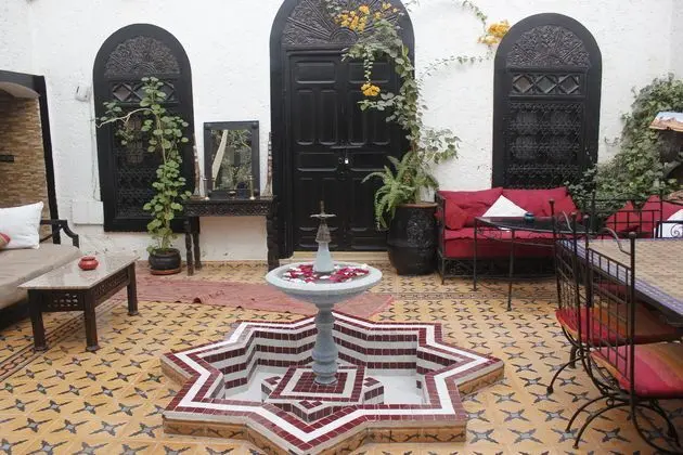 Riad Jomana - Genel
