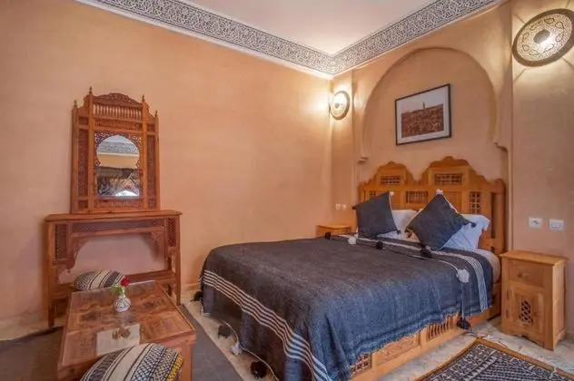 Riad Lakouas Triple Room With Pool View - Oda