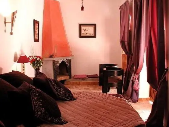 Riad Laora - Genel