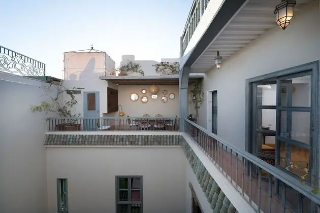 Riad Le J