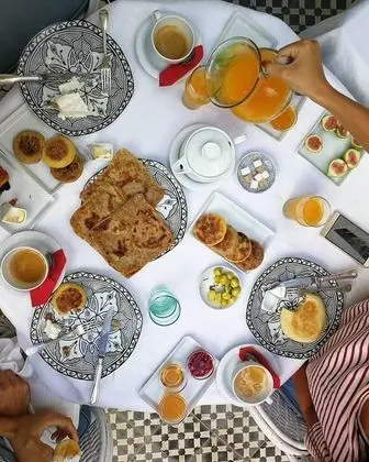 Riad Mokhtar - Yerinde Yemek