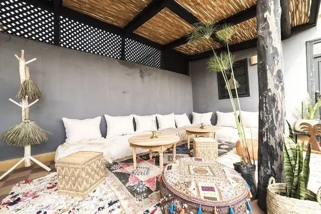 Riad New Moon - Öne Çıkan Resim