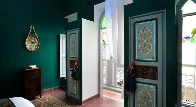 Riad Noos Noos - Genel