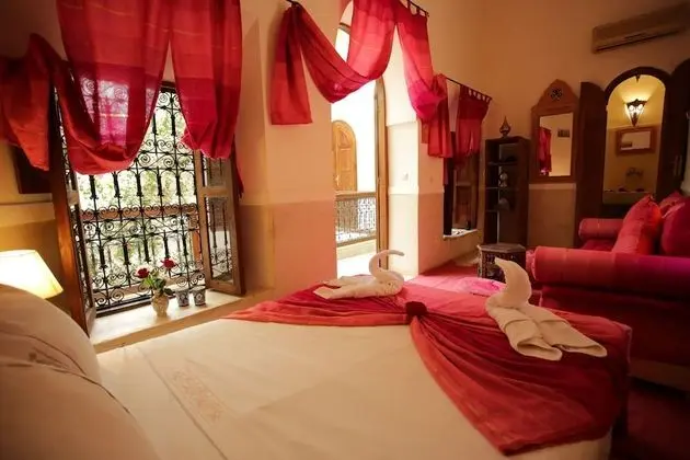 Riad White Flowers - Öne Çıkan Resim