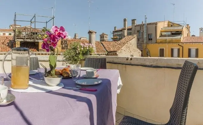 Rialto Deluxe Apartments