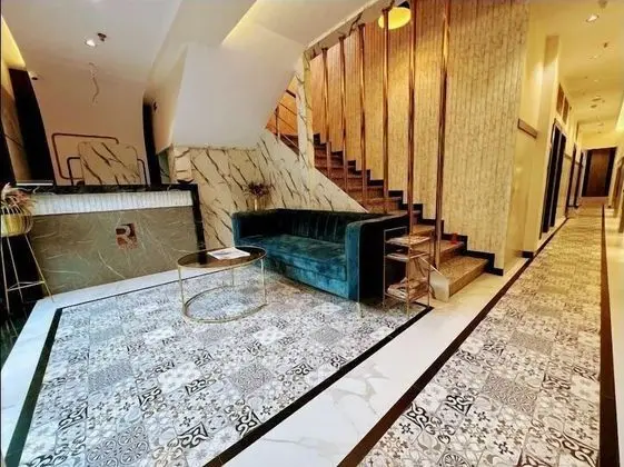 Rich Hotel