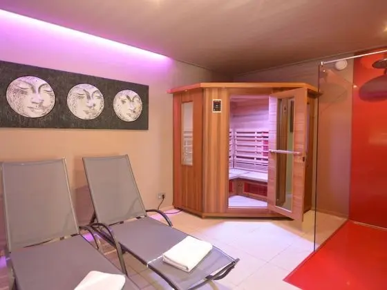 Rich Holiday Home in Malmedy With Indoor Heated Pool - Spa