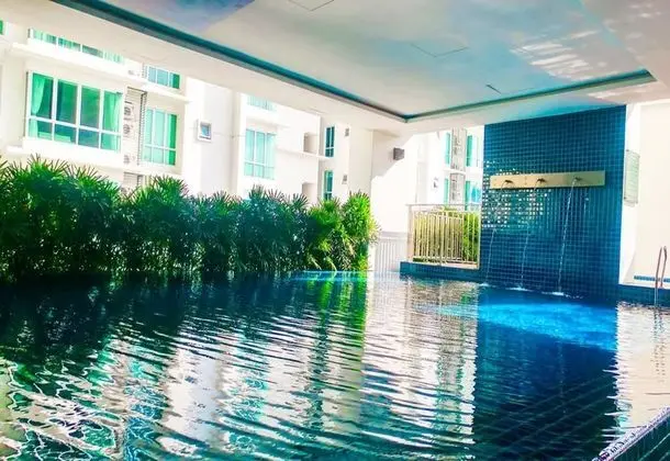 Richmond & Aston Kiara Suites KL - Havuz