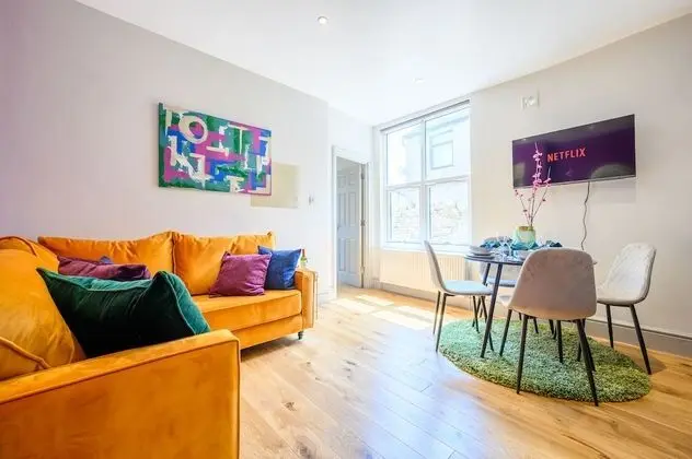 Richmond Road by Tŷ SA