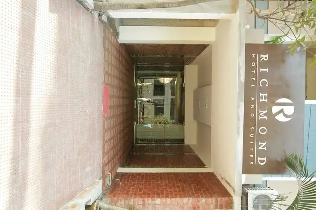 Richmond Hotel & Suites