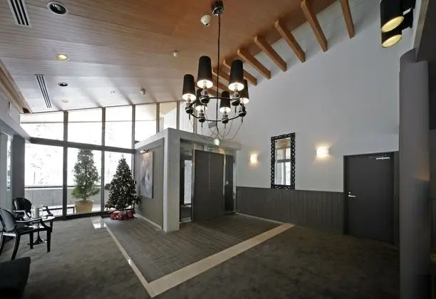 The Ridge Hotel & Apartments - Lobi