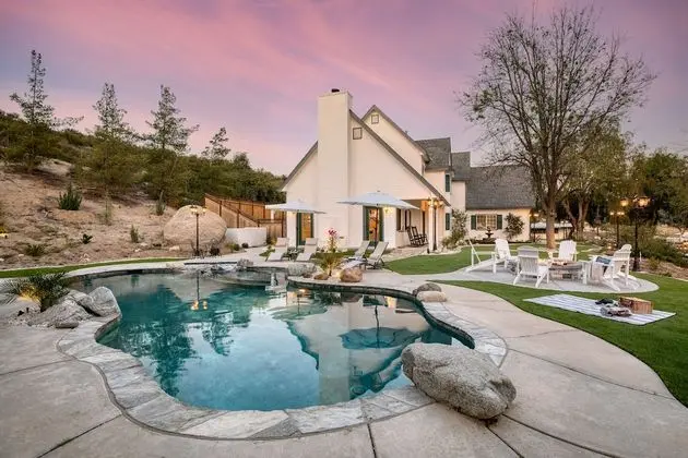 The Riesling Retreat by Avantstay Estate w/ Pool, Hottub, Putting Green & Pickle Ball Court!