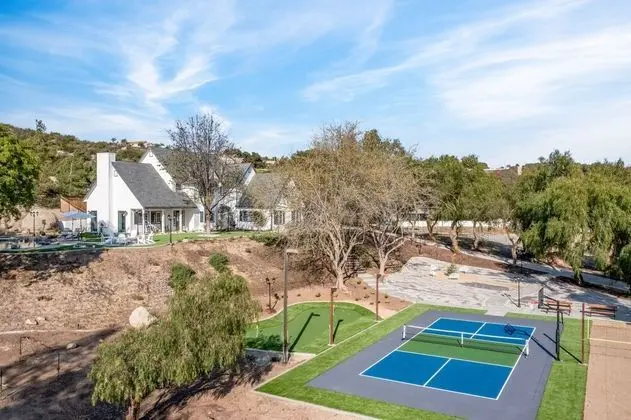 The Riesling Retreat by Avantstay Estate w/ Pool, Hottub, Putting Green & Pickle Ball Court! - İç Mekan