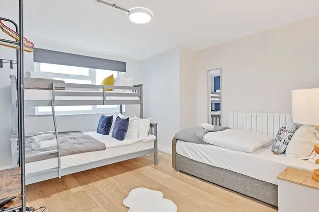 Right On Bright On Apartment 1A