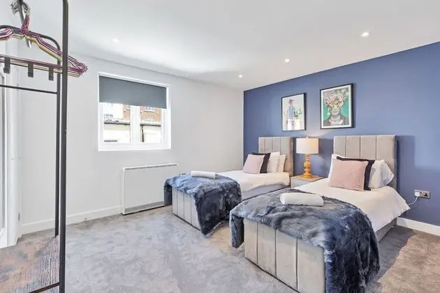 Right On Bright On Apartment 1B