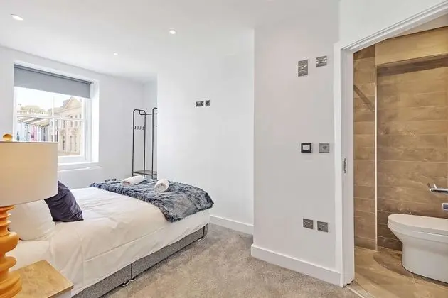 Right On  Bright On Apartment 1F