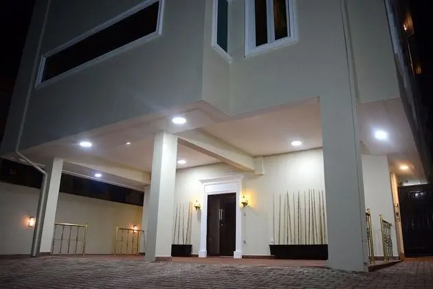 Rightgate Hotel & Suites