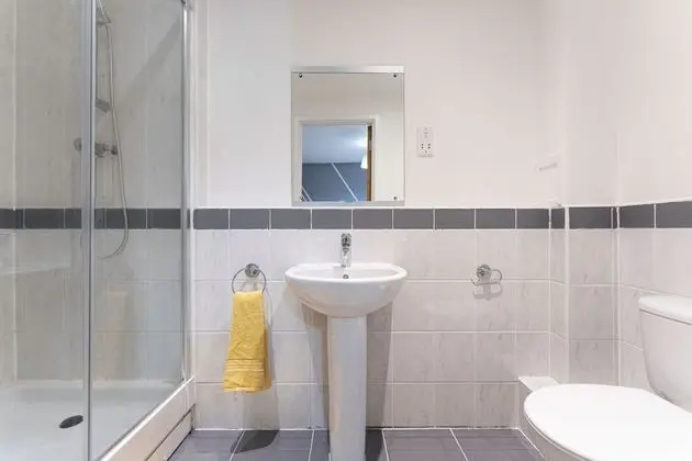 Riley House Spacious City Apartment - Banyo Tipleri