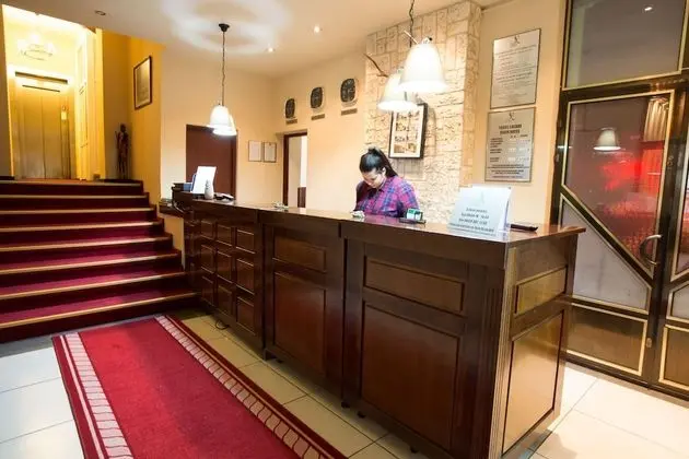 Hotel Rina Cerbul - Lobi