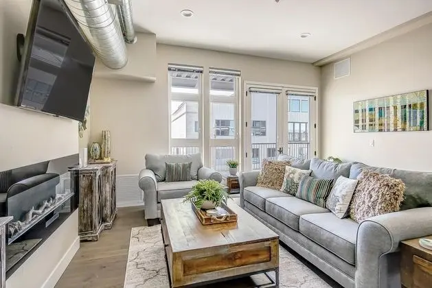 Rino Art Lofts - Modern Rustic Oasis - Sleeps 6 - Oda Düzeni