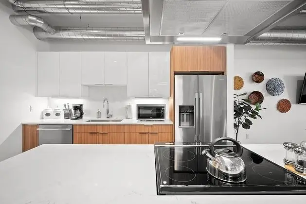 Rino Art Lofts - Stunning Colorful Modern Design - Mutfak