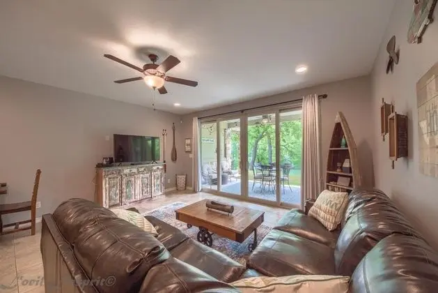 Rio Refuge RG 105 in Canyon Lake - Oda