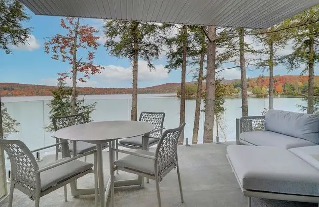 Ripplecove Lakefront Hotel